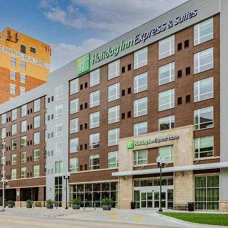 Holiday Inn Express & Suites - Lincoln Downtown By Ihg Exterior photo