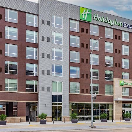 Holiday Inn Express & Suites - Lincoln Downtown By Ihg Exterior photo