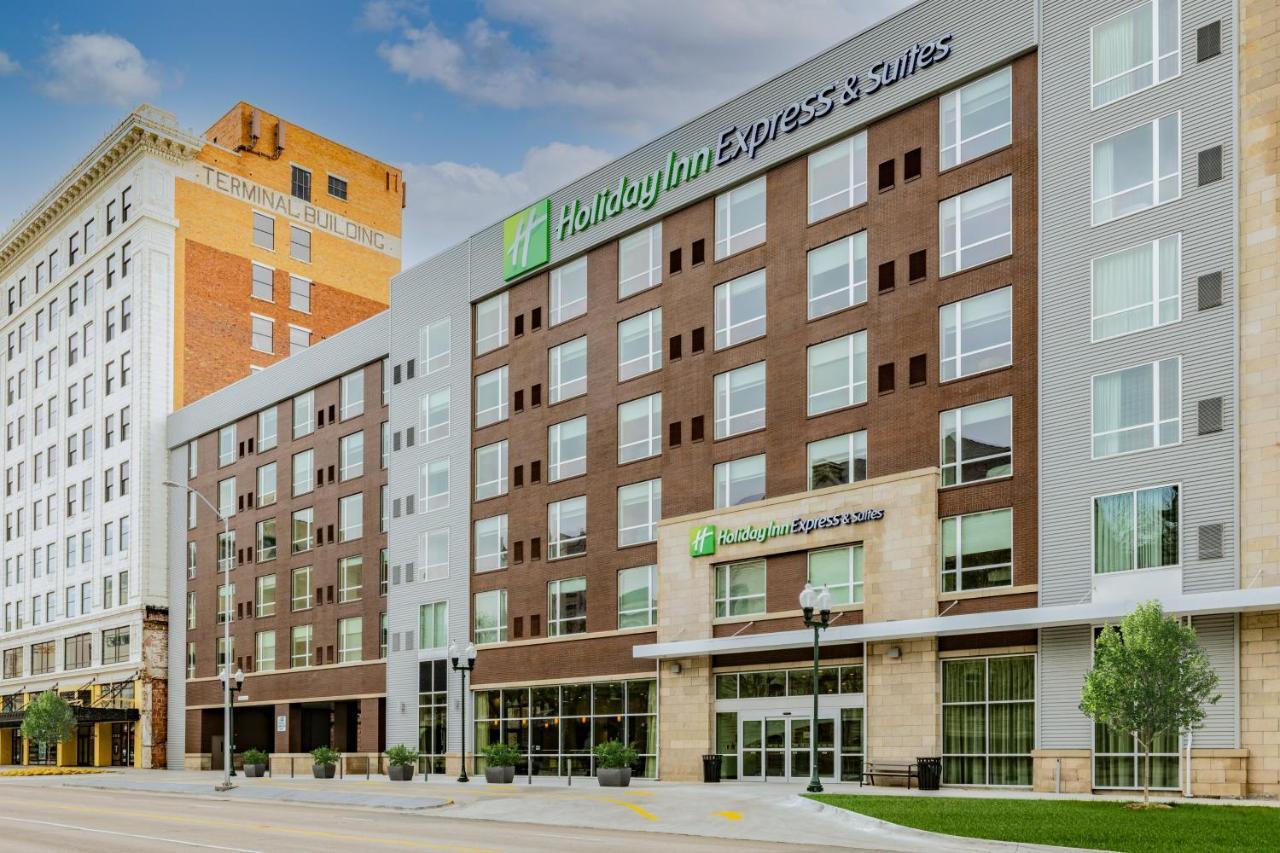 Holiday Inn Express & Suites - Lincoln Downtown By Ihg Exterior photo
