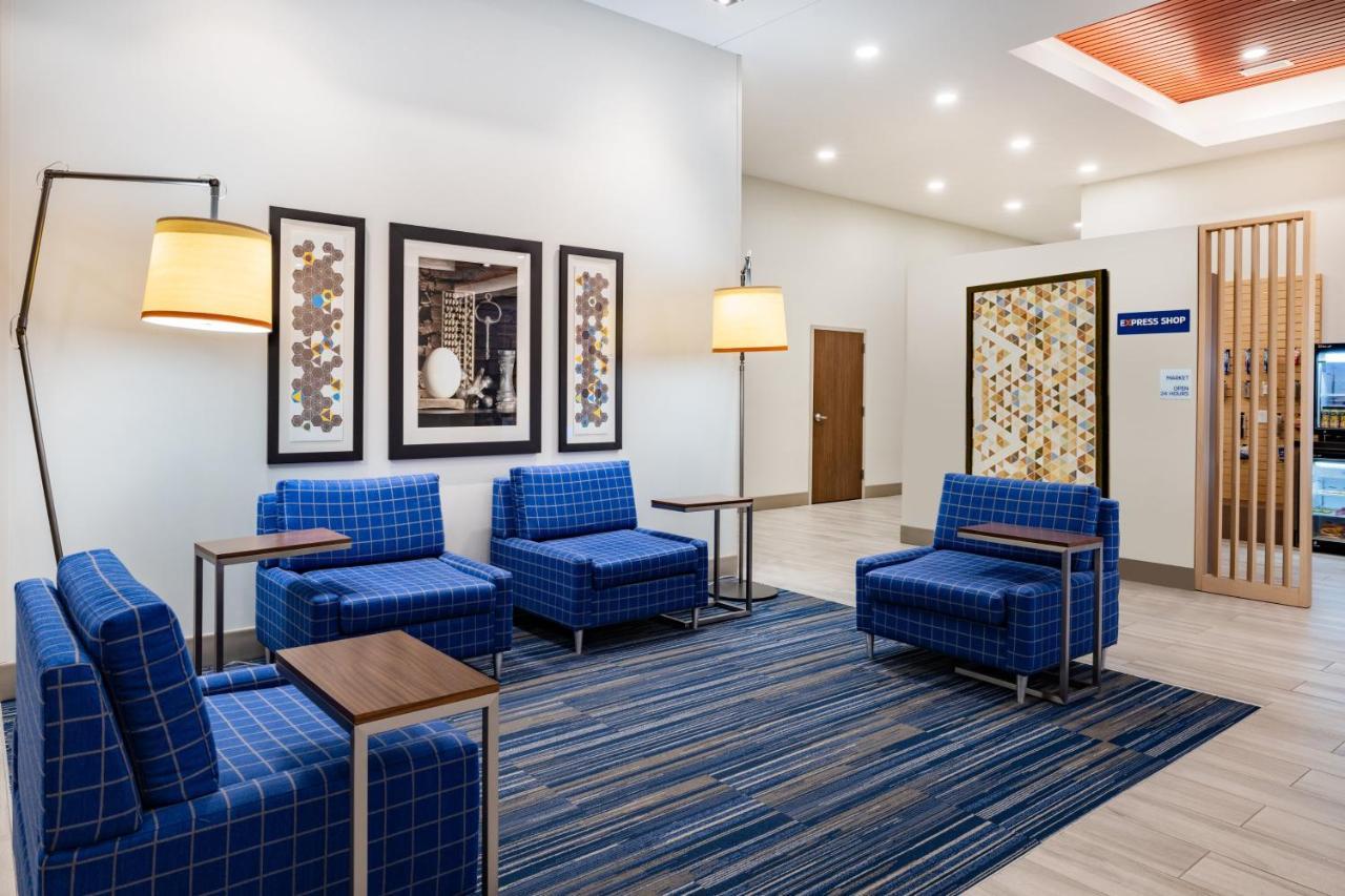 Holiday Inn Express & Suites - Lincoln Downtown By Ihg Exterior photo