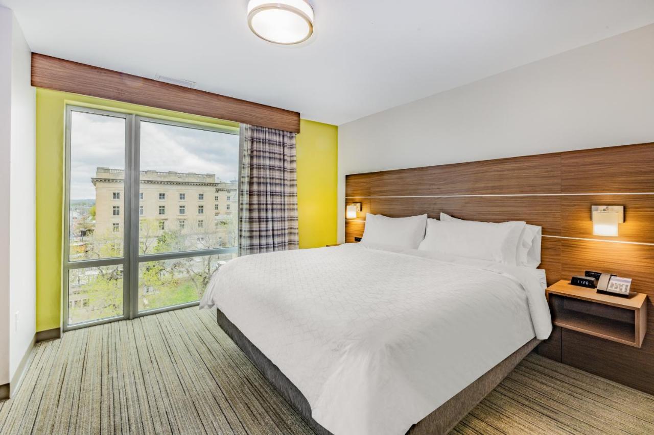 Holiday Inn Express & Suites - Lincoln Downtown By Ihg Exterior photo