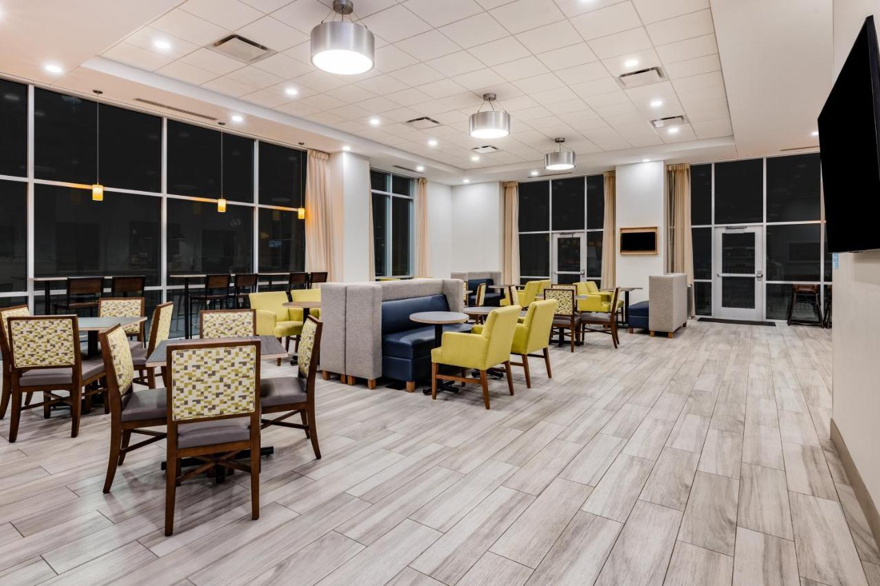 Holiday Inn Express & Suites - Lincoln Downtown By Ihg Exterior photo