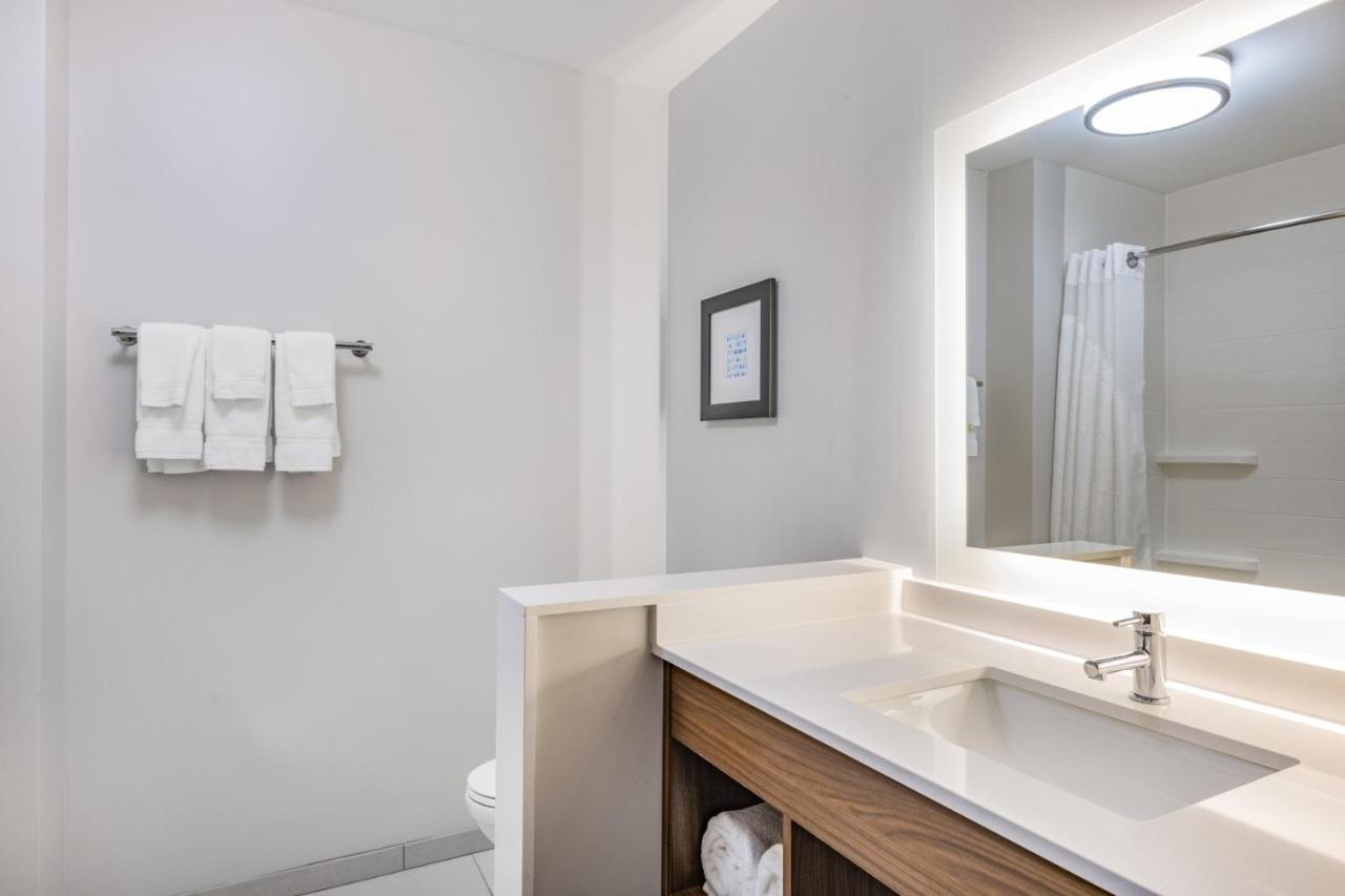 Holiday Inn Express & Suites - Lincoln Downtown By Ihg Exterior photo