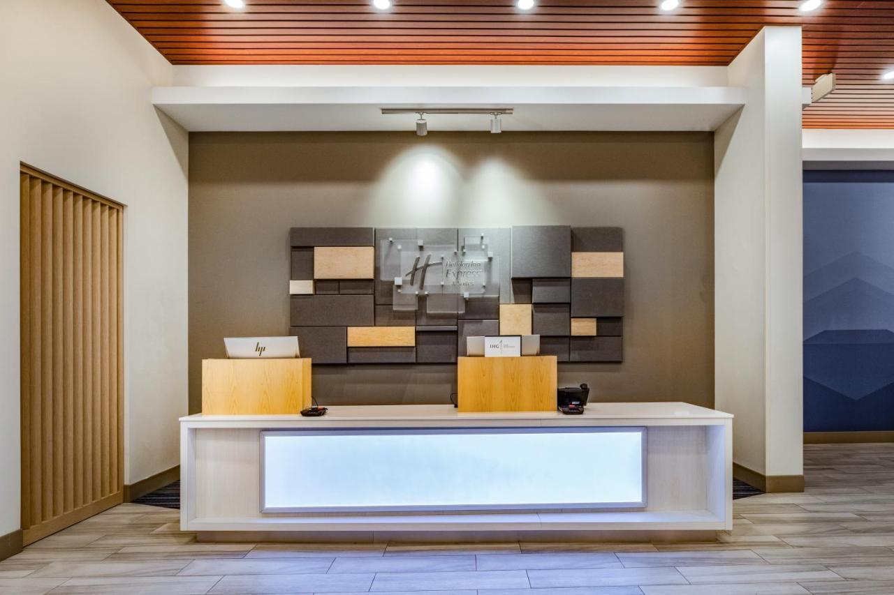 Holiday Inn Express & Suites - Lincoln Downtown By Ihg Exterior photo