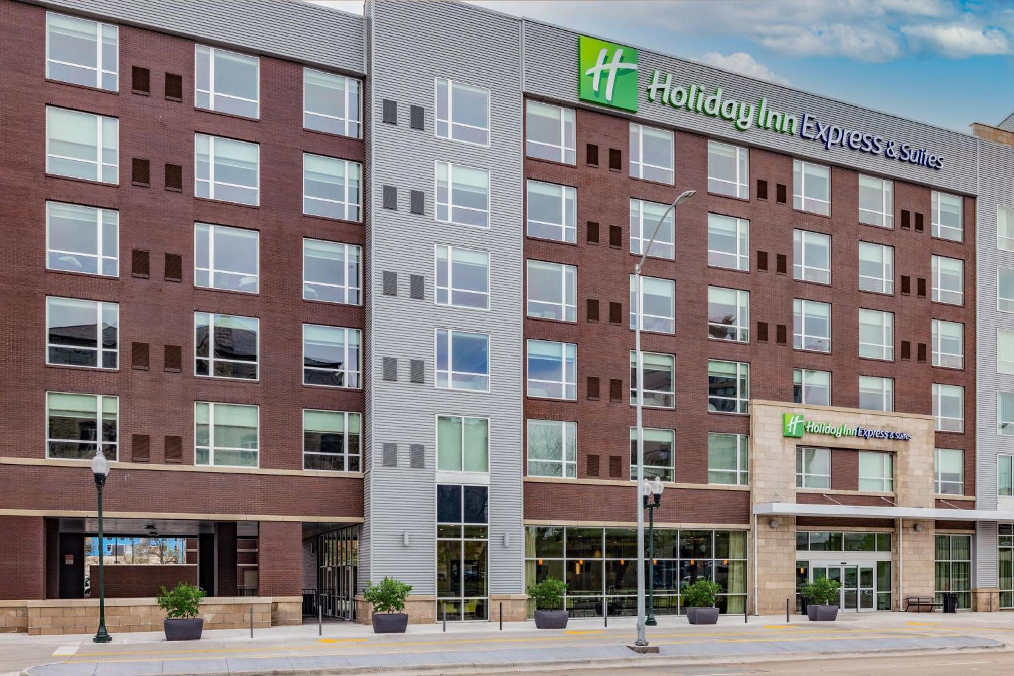 Holiday Inn Express & Suites - Lincoln Downtown By Ihg Exterior photo